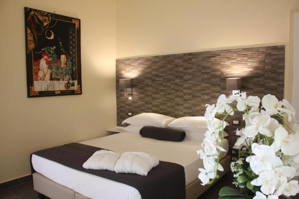 Boutique Hotel Piazza Carita เนเปิลส์ ภายนอก รูปภาพ