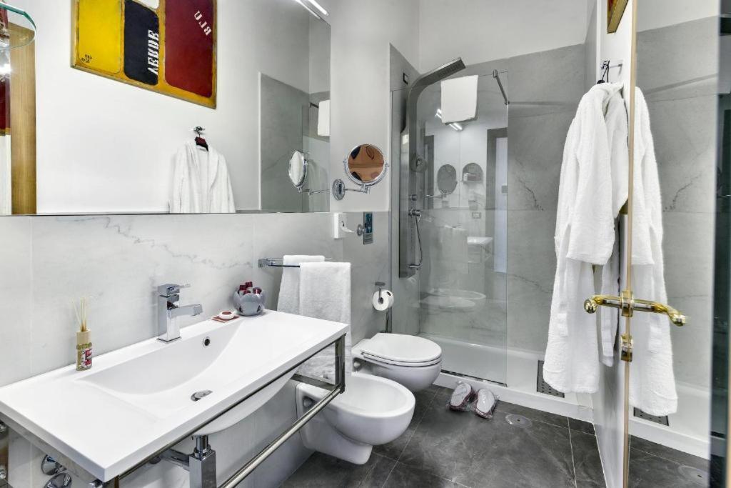 Boutique Hotel Piazza Carita เนเปิลส์ ภายนอก รูปภาพ