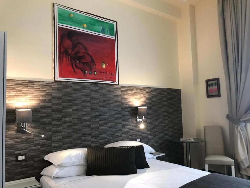 Boutique Hotel Piazza Carita เนเปิลส์ ภายนอก รูปภาพ