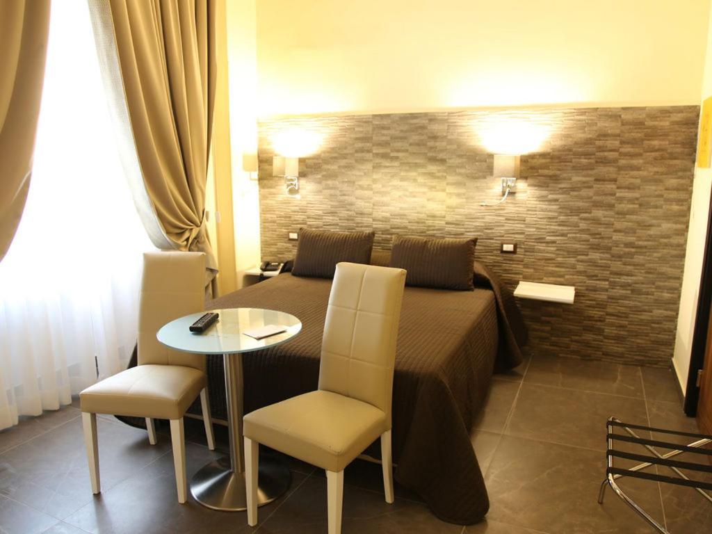 Boutique Hotel Piazza Carita เนเปิลส์ ภายนอก รูปภาพ