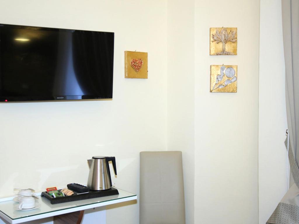 Boutique Hotel Piazza Carita เนเปิลส์ ภายนอก รูปภาพ