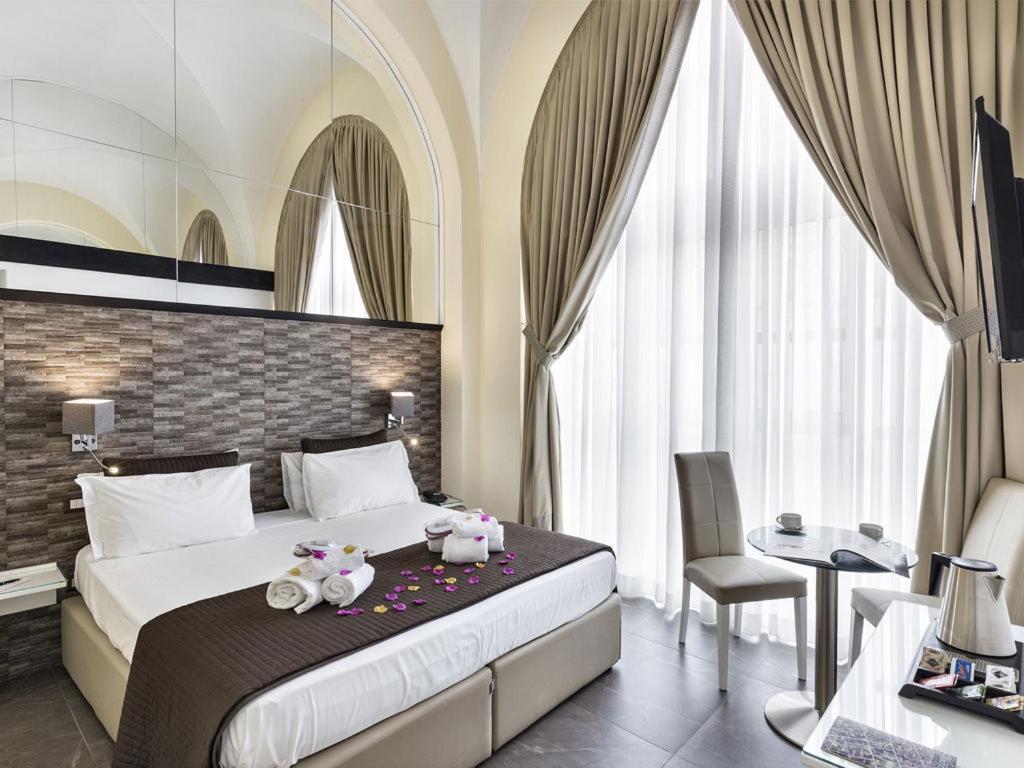 Boutique Hotel Piazza Carita เนเปิลส์ ภายนอก รูปภาพ