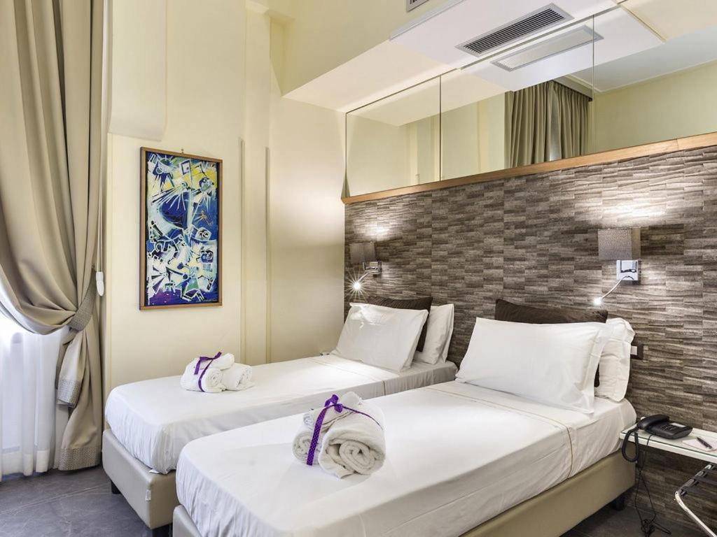 Boutique Hotel Piazza Carita เนเปิลส์ ภายนอก รูปภาพ