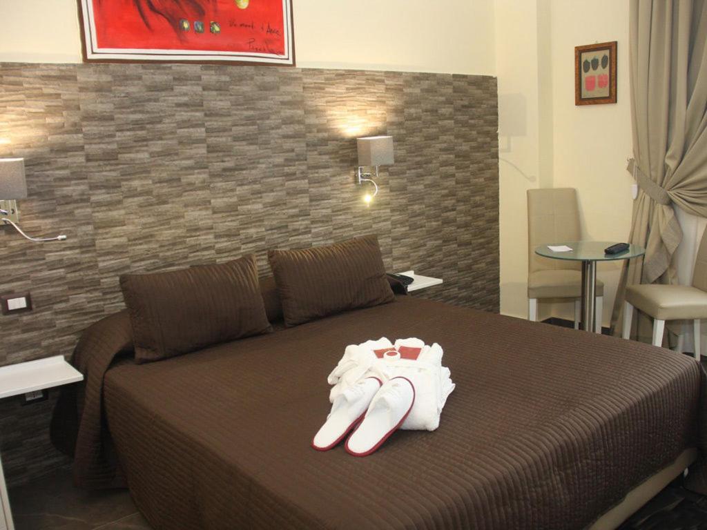Boutique Hotel Piazza Carita เนเปิลส์ ภายนอก รูปภาพ